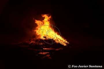 Hoguera de San Juan (Reportaje gráfico de Francisco Javier Santana y Antonio Alí)